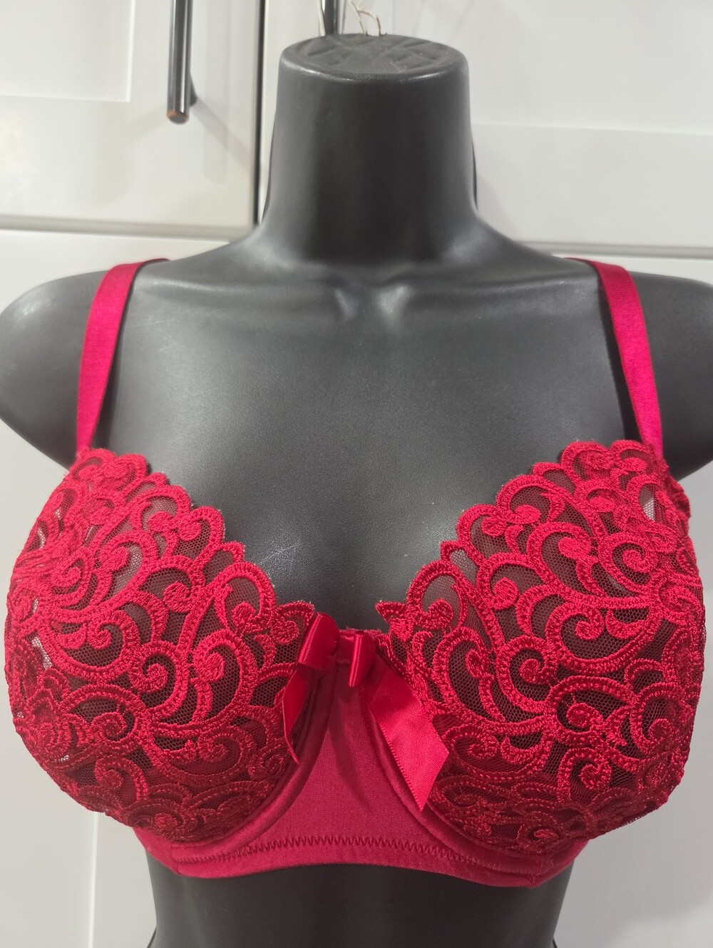 Vintage Victoria’s Secret 34DD Red Filigree Embroidered Lace Underwire Bra